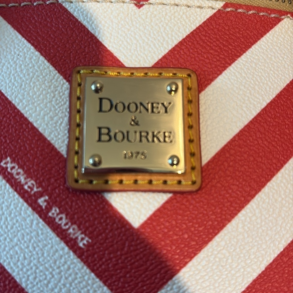 Dooney Bourke  Wavy Crossbody bag, leather red & White tan leather trim/red edge - Picture 6 of 17